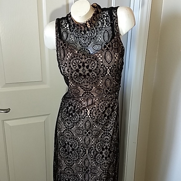 Lace Gown - Picture 1 of 7